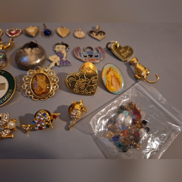 Pin/Charm Lot - Picture 8 of 8